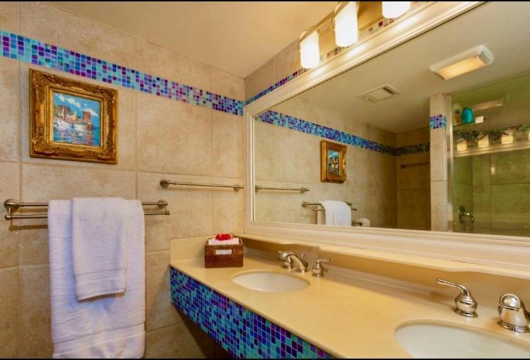 Sapphire Beachfront Renovated Villa 1200 Sf! - Free Wi-Fi Nazareth Kültér fotó