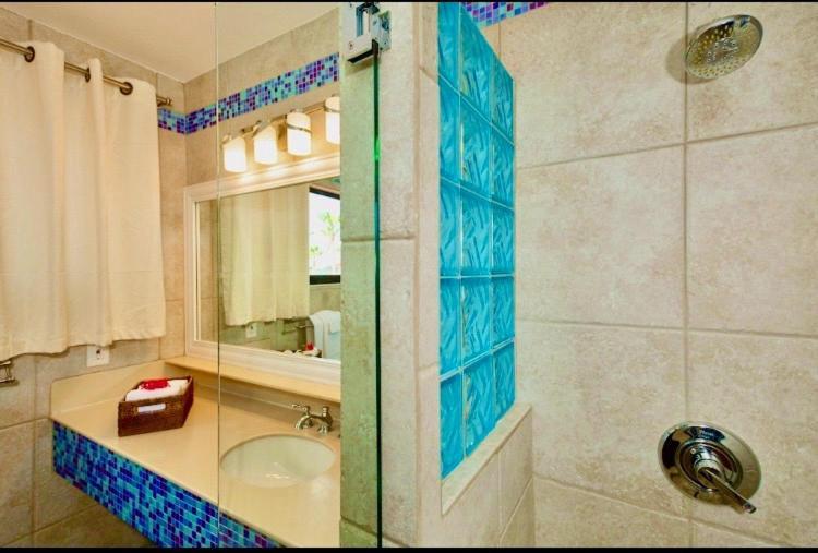 Sapphire Beachfront Renovated Villa 1200 Sf! - Free Wi-Fi Nazareth Kültér fotó
