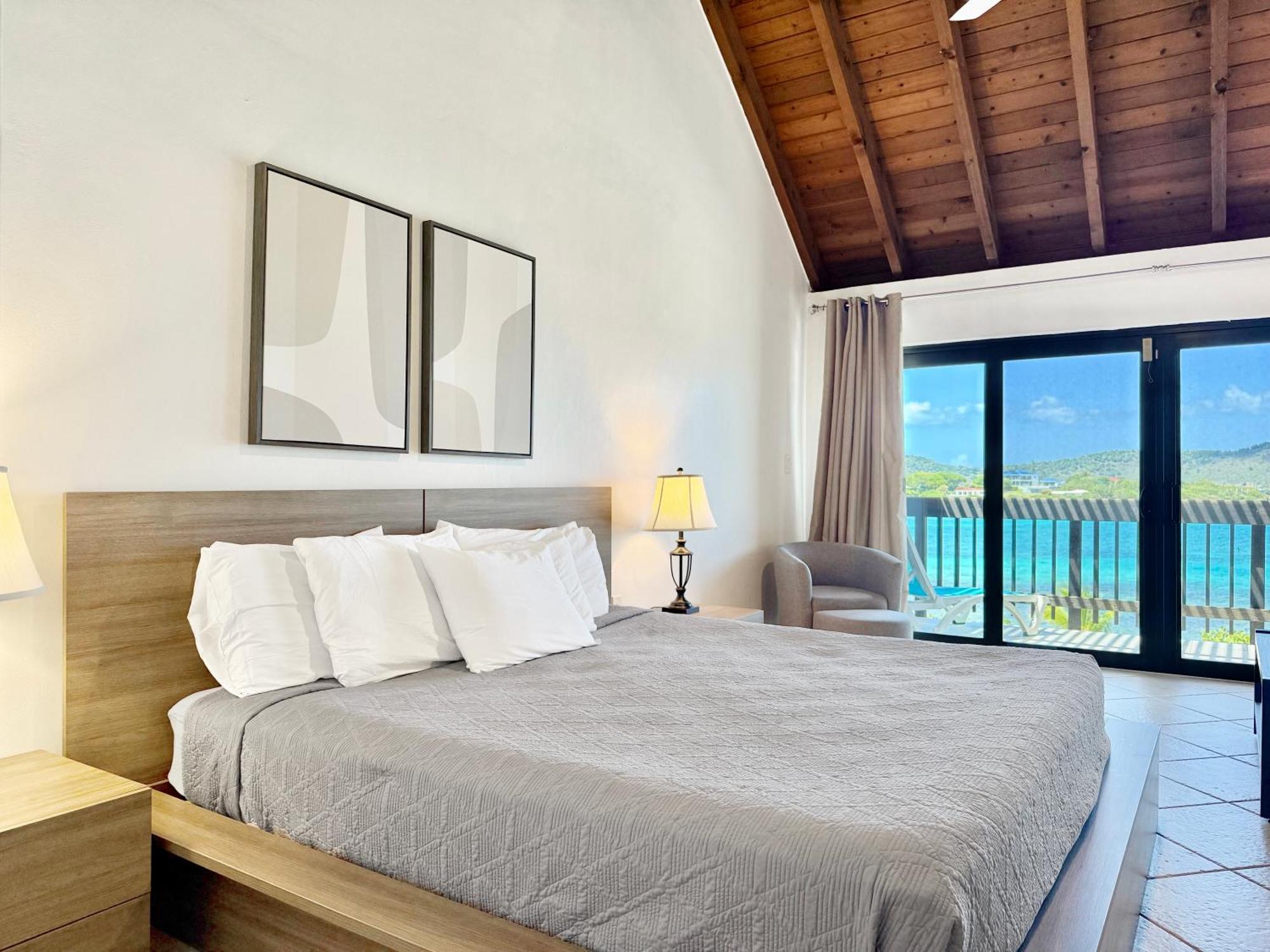 Sapphire Beachfront Renovated Villa 1200 Sf! - Free Wi-Fi Nazareth Kültér fotó